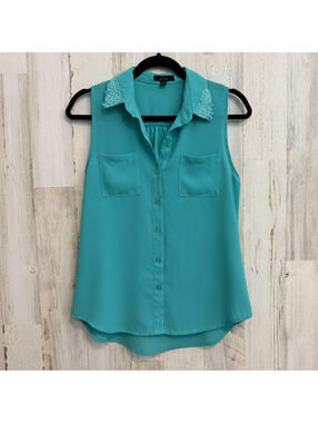 Mine Women's Small Sleeveless Button Front Blouse Lace Collar